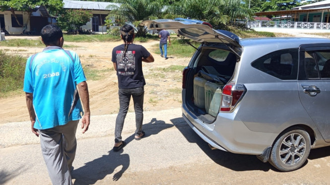 Minibus angkut keriken berisi BBM bersubsidi yang diduga akan ditimbun diamankan polisi.