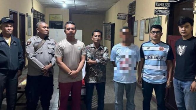 Polres Simalungun saat menangkap pelaku pemerkosa ketiga putrinya.