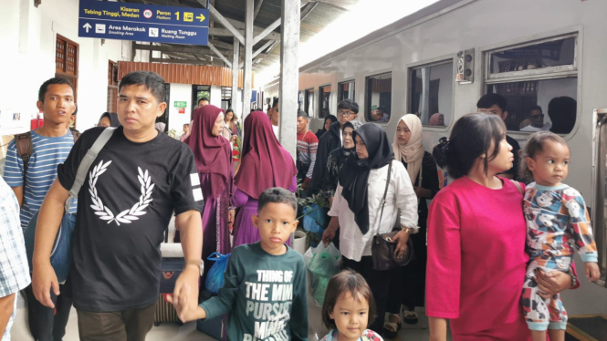 Aktivitas penumpang kereta api.