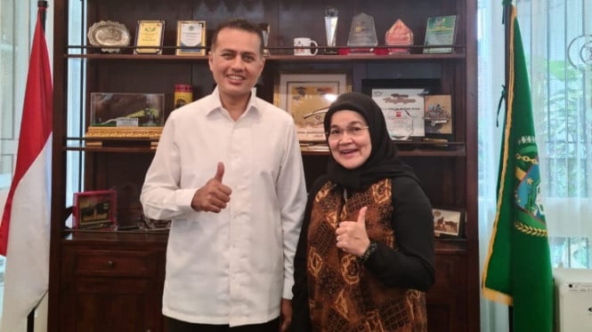 Musa Rajekshah dan Prof. Ir. Tengku Sabrina Djunita.