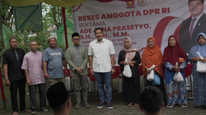 Anggota DPR RI, Ade Jona Prasetyo saat reses di Kecamatan Medan Selayang, Kota Medan.