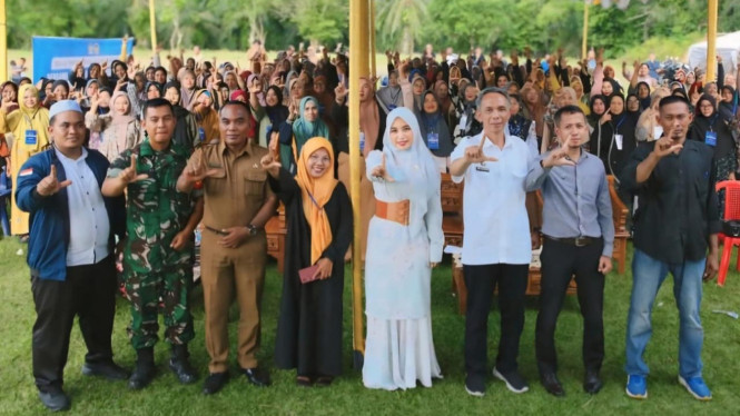 Anggota DPR RI, Delia Pratiwi bersama masyarakat di Kabupaten Langkat.