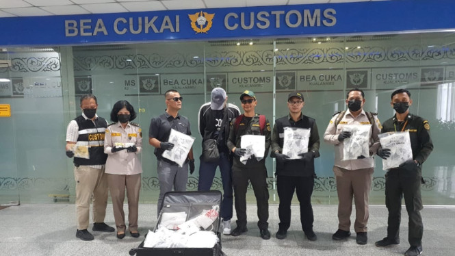 Pelaku penyelundupan serangga diamankan di Bandara Kualanamu..
