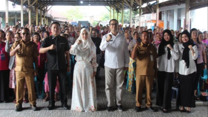 Anggota DPR RI, Delia Pratiwi saat sosialisasi MBG di Kecamatan Sirapit Kabupaten Langkat.