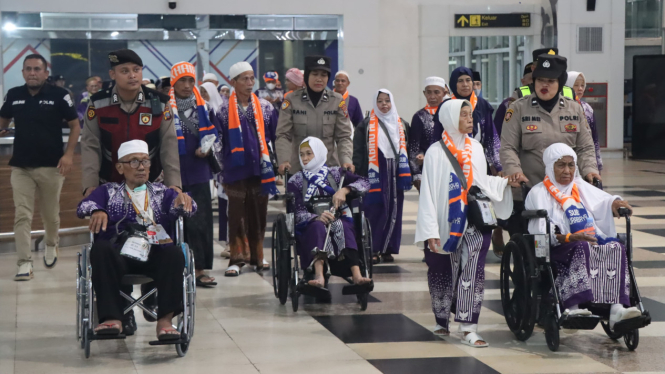 Jemaah haji lanjut penerbangan gunakan pesawat Saudi Airlines.
