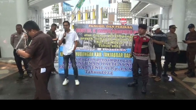 Koalisi Rakyat Sipil Anti Korupsi Demo di Kejati Jambi.