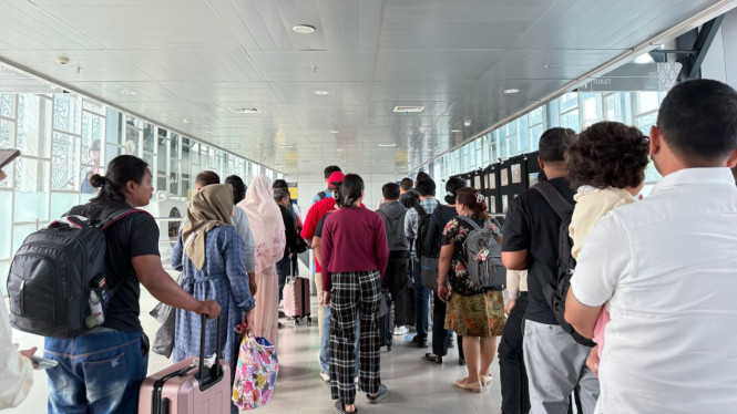 Aktivitas penumpang KA Bandara.