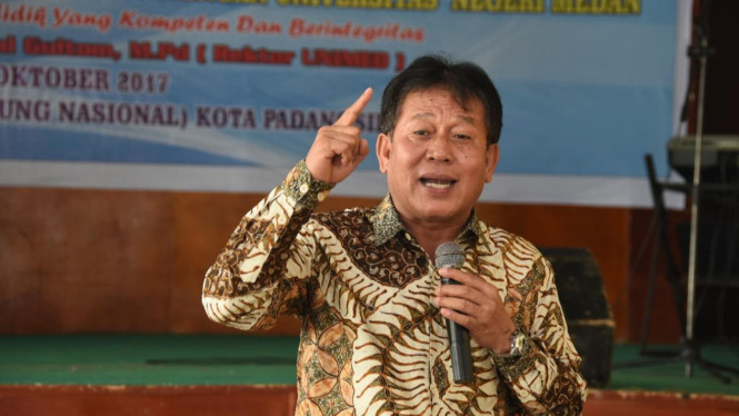 Guru Besar Unimed , Prof. Dr. Syawal Gultom.