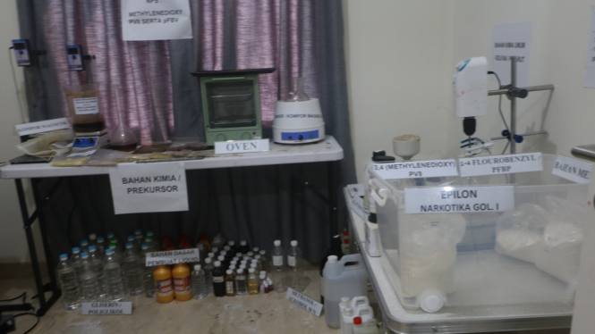Polda Sumut grebek pabrik liquid vape di Apartemen Podomoro Medan.