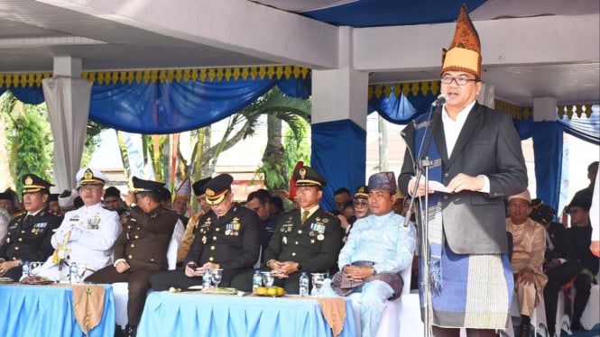 Bupati Deli Serdang, dr H Asri Ludin Tambunan