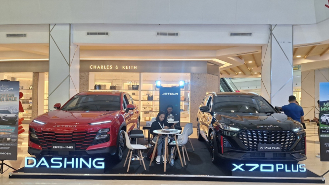 JETOUR menampilkan JETOUR DASHING dan JETOUR X70 Plus.