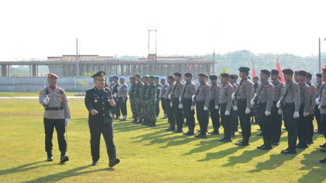 Kapolres Labusel, AKBP Aditya SP pimpin upacara HUT Bhayangkara ke-79.