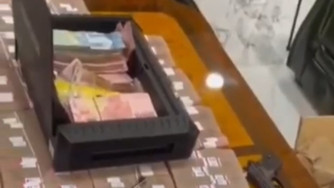 Uang tunai Rp 2,8 miliar disita KPK dari rumah Topan Ginting.