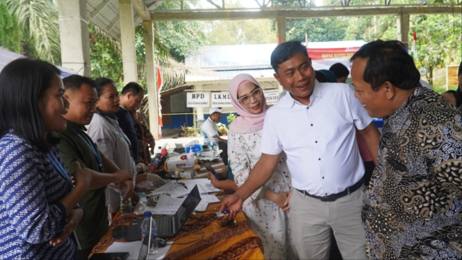 Wakil Bupati Deli Serdang, Lom Lom Suwondo.