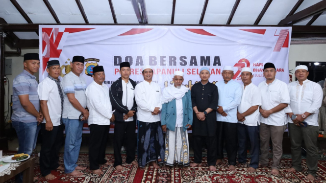 Kapolres Tapsel, AKBP Yasir Ahmadi (tengah).