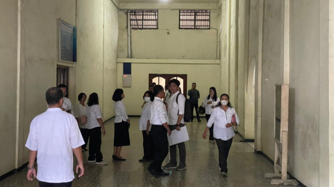 Rektor hingga pegawai UDA sempat  dilarang masuk ke ruangannya.