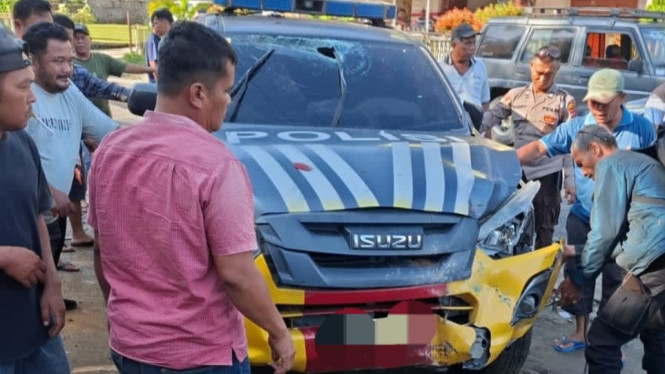 Mobil dinas Polri terlibat tabrakan beruntun di Simalungun.