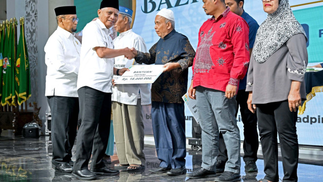 Wakil Gubernur Sumut, Surya salurkan zakat, infak dan sedekah.