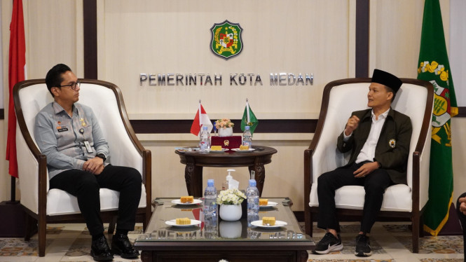 Walikota Medan, Rico Waas bersama.pengurus DMI Medan.