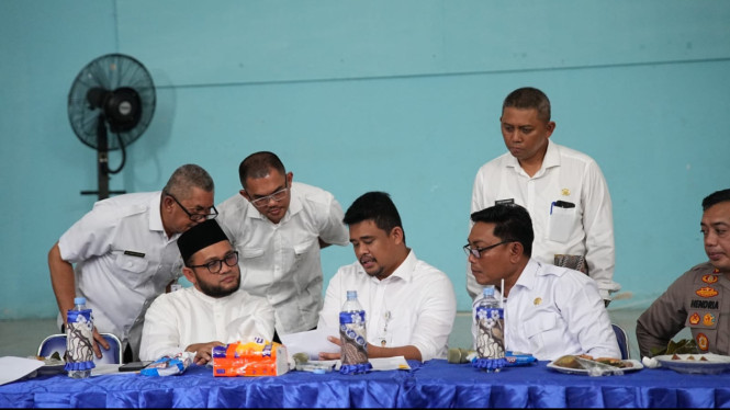 Gubernur Sumut, Bobby Nasution saat memimpin mediasi.
