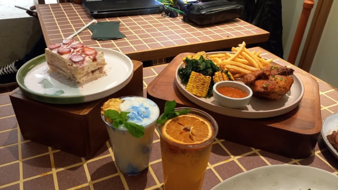 Varian menu Kitchenette di gerai Sun Plaza Medan.