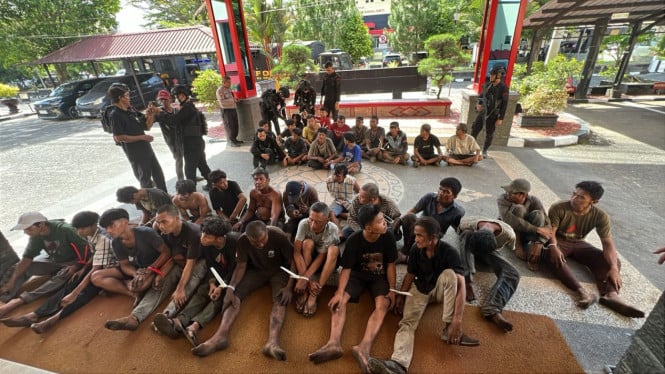 Para pelaku kasus penjarahan besi PT ARB ditangkap Polda Sumut.
