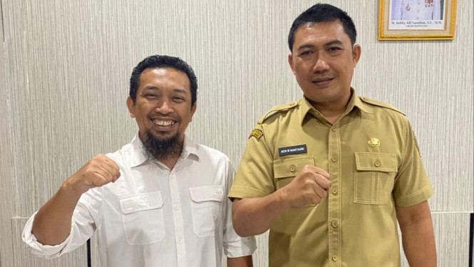 Direktur PETAI Masrizal Saraan dan Kadis LHK Sumut, Wahyudi Marpaung.