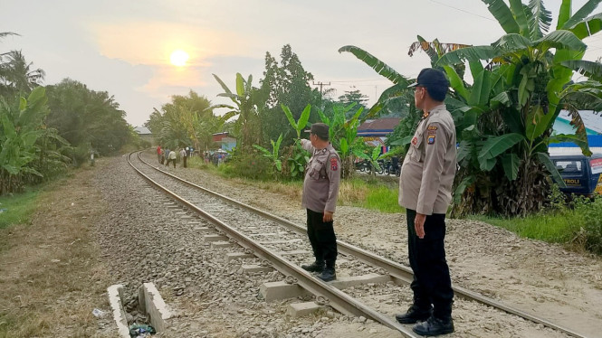 Polisi olah TKP tabrakan mobil kontra Kereta Api di Simalungun.