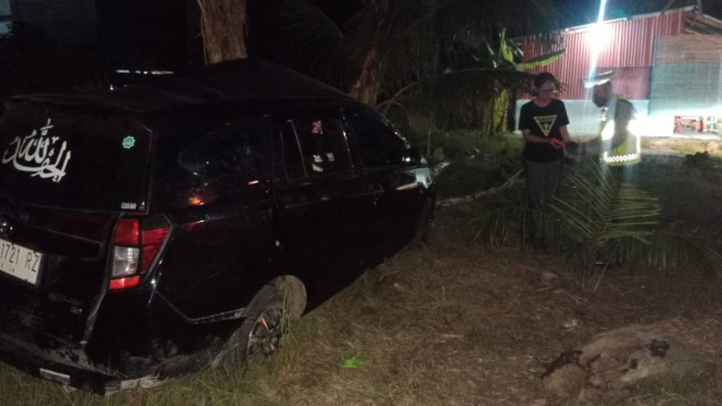 Mobil Toyota Calya tabrakan dengan KA di Simalungun.