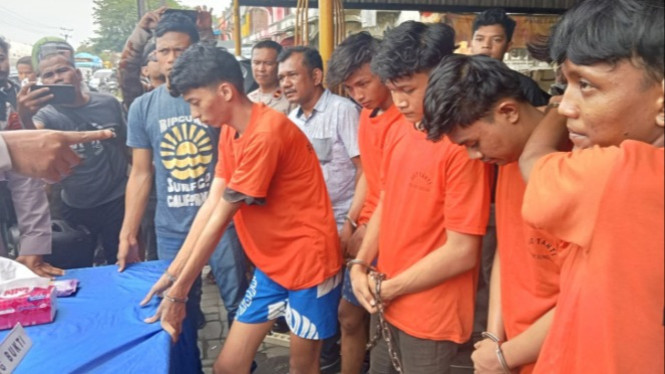 5 tersangka komplotan begal sadis ditangkap Polsek Sunggal.