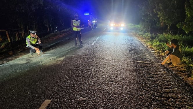 Satlantas Polres Simalungun olah TKP Lakalantas.