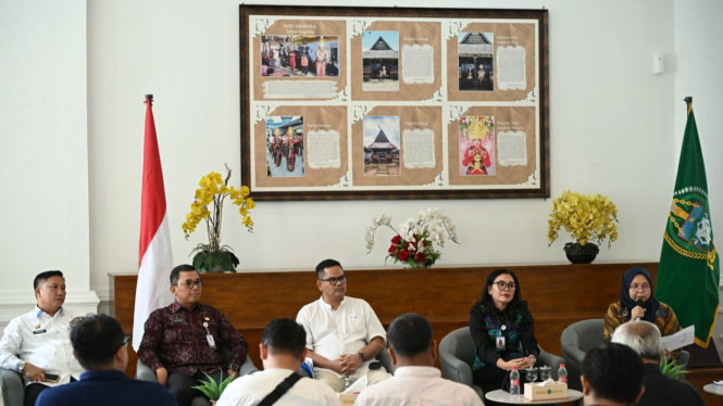 Pemprov Sumut gelar konferensi pers.