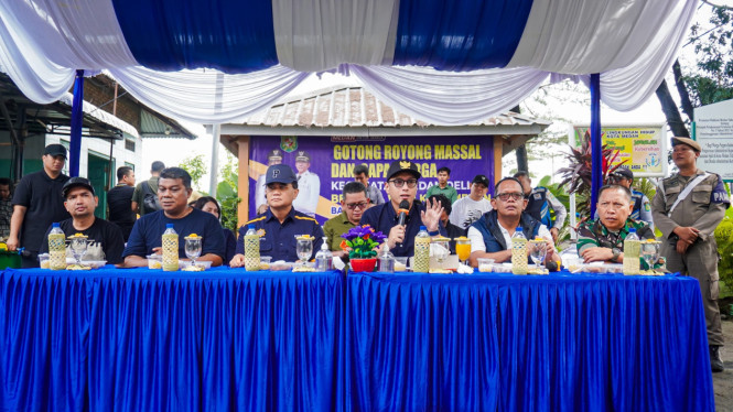 Walikota Medan, Rico Waas mendengar keluhan warga Medan Deli.