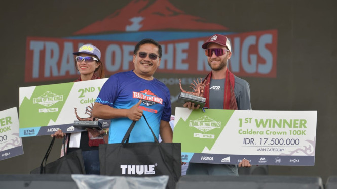Para pemenang Trail of The Kings Danau Toba 2025.