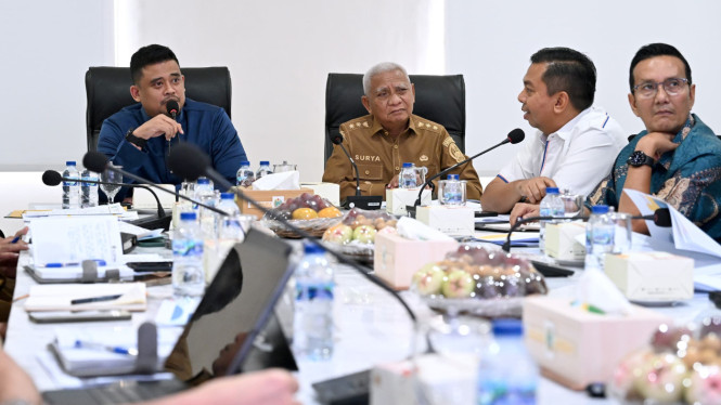 Gubernur Sumut, Bobby Nasution pimpin rapat percepatan realisasi pembangunan rumah subsidi.