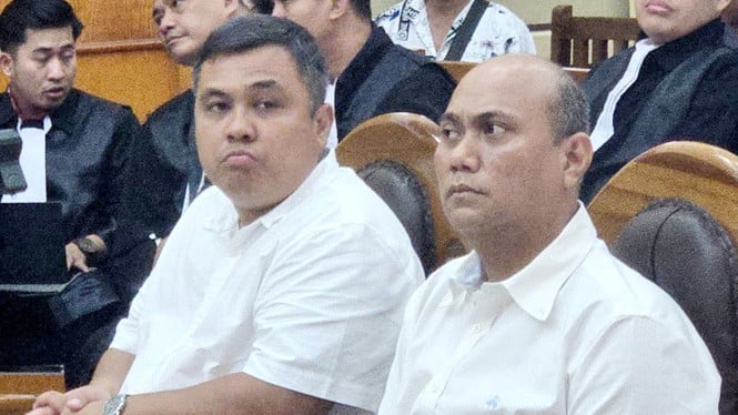 Eks Kadis PUPR Sumut, Topan Ginting saat jalani sidang di PN Medan.