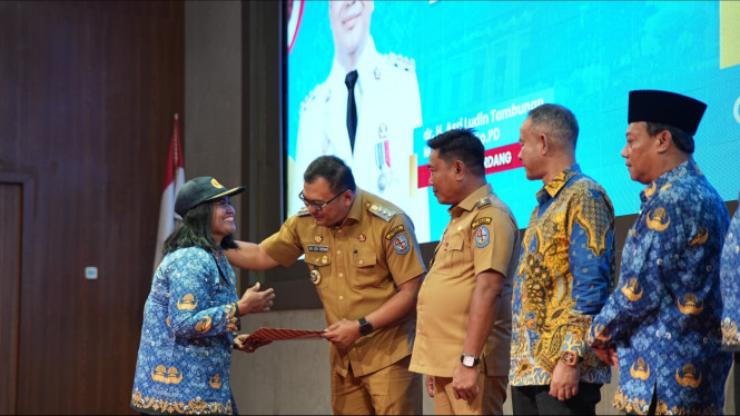 Bupati Deli Serdang, dr H. Asri Ludin Tambunan resmi melantik 4.018 PPPK Paruh Waktu.