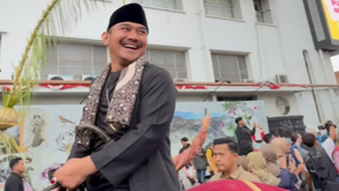 Bupati Bekasi, Ade Kuswara Kunang.