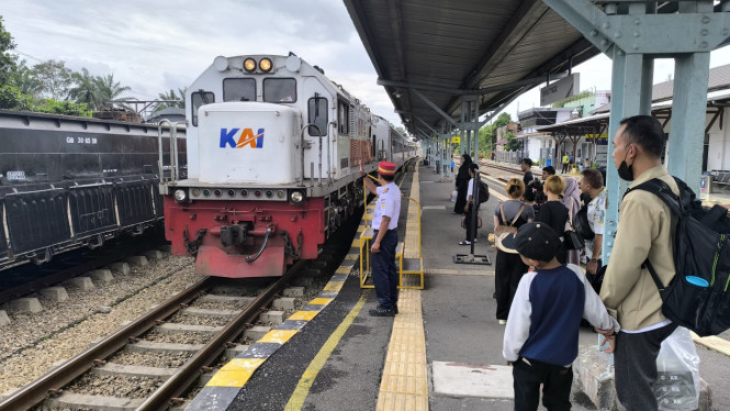 Aktivitas penumpang kereta api.