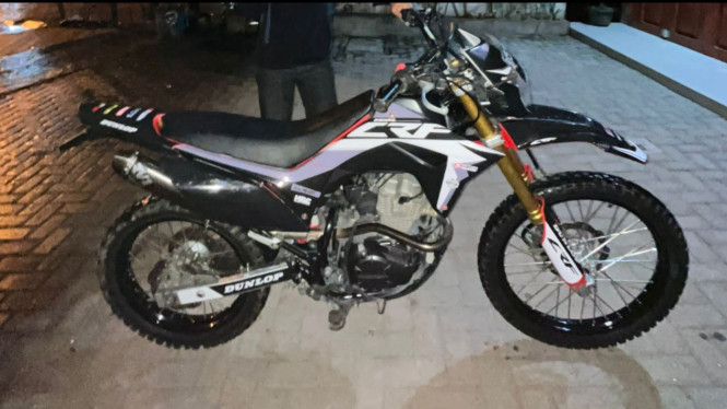 Barang bukti sepeda motor.