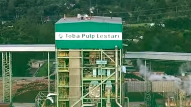 PT. Toba Pulp Lestari, salah satu perusahaan dicabut izinnya oleh Pemerintah RI.