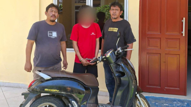 RS pelaku curanmor saat diamankan petugas kepolisian.