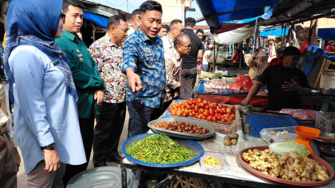 Wabup Deli Serdang, Lom Lom Suwondo.