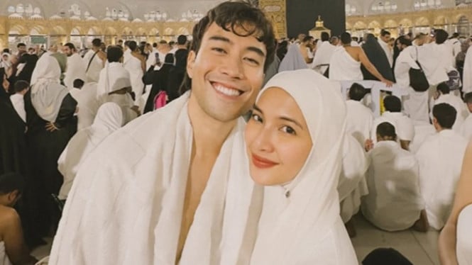 Vidi Aldiano semasa hidup bersama sang istri, Sheila Dara Aisha.