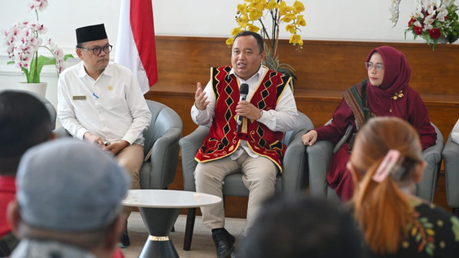 Kepala BPS Sumut, Asim Saputra (tengah).