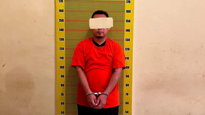 AS, oknum guru saat diamankan Polda Sumut.