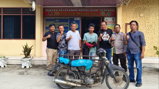 Polsek Gunung Malela saat amankan pelaku pencuri Jemuran Baju di Rumah Anggota Polri.