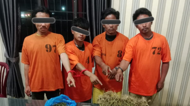 4 tersangka saat diamankan Polres Karo.