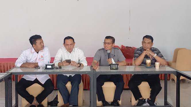 Ketua DPW PKS Sumut, Andi Pranata (kanan kedua) saat gelar Coffee Morning di Kota Medan.