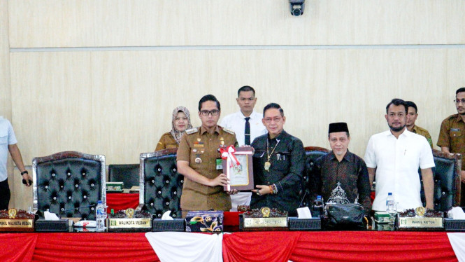 Walikota Medan, Rico Waas.dan Ketua DPRD Kota Medan, Wong Chun Sen di Gedung DPRD Kota Medan.